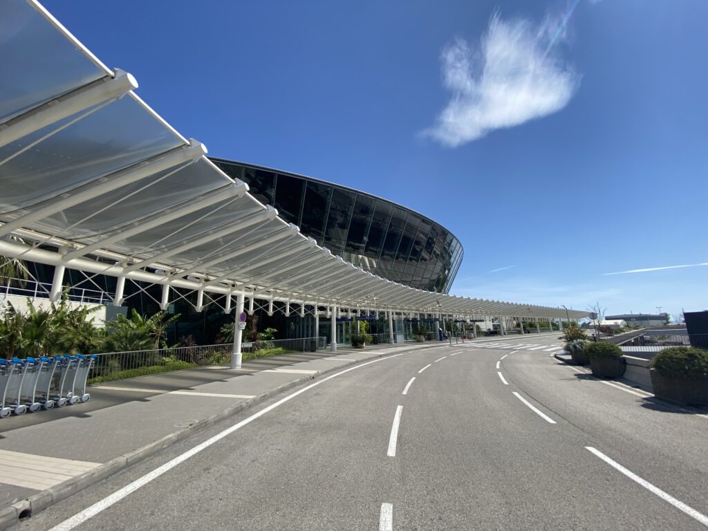 Aeroport Nice Cote D Azur, service de chauffeur Transfert, en van station de ski
