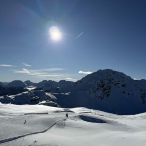 Découvrez les JO d’hiver 2030 à Montgenèvre : épreuves de ski, village olympique et services de transport et conciergerie avec Transfert Aéroport Montgenèvre.