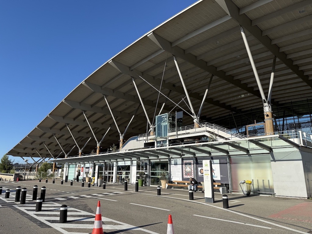 Gare tgv de aix en provence transfert station de ski en minivan 7 places et ski