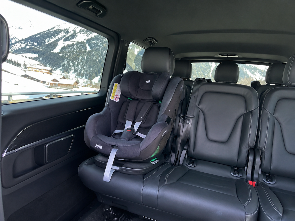 Transfert aéroport en famille vers les Hautes-Alpes avec siège bébé gratuit en Mercedes Classe V